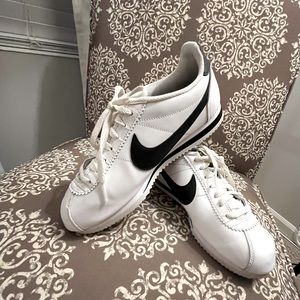 Nike Women’s Cortez Sz 9